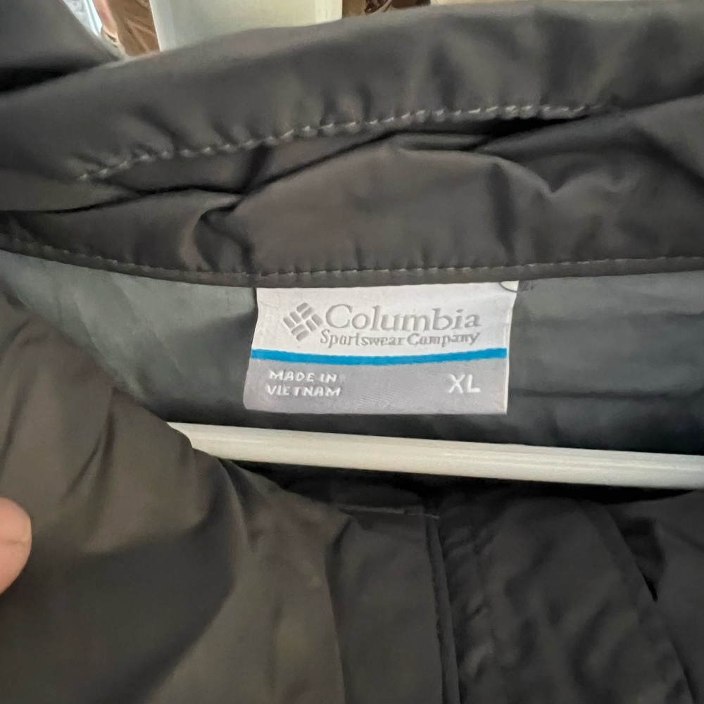 Columbia rain jacket - Picture 3 of 3
